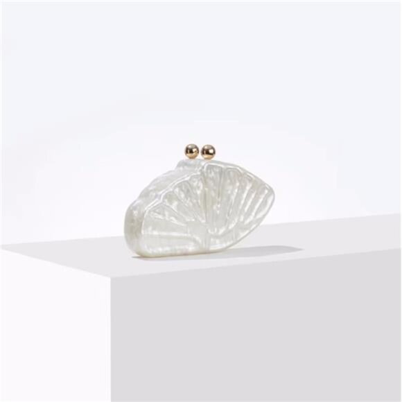 Shell Acrylic Clutch Purse – Elegant Evening Bag with Detachable Chain - Picture 3 of 6